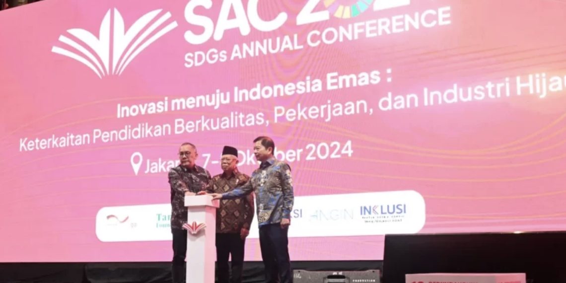 Wakil Presiden (Wapres) K.H. Ma’ruf Amin saat membuka Konferensi Tahunan SDGs ke-7 atau SDGs Annual Conference/SAC ke-7 yang digelar di Hotel Fairmont Jakarta, Jl. Asia Afrika Nomor 8, Kota Jakarta Pusat, Senin (07/10/2024). (Foto: BPMI Setwapres)