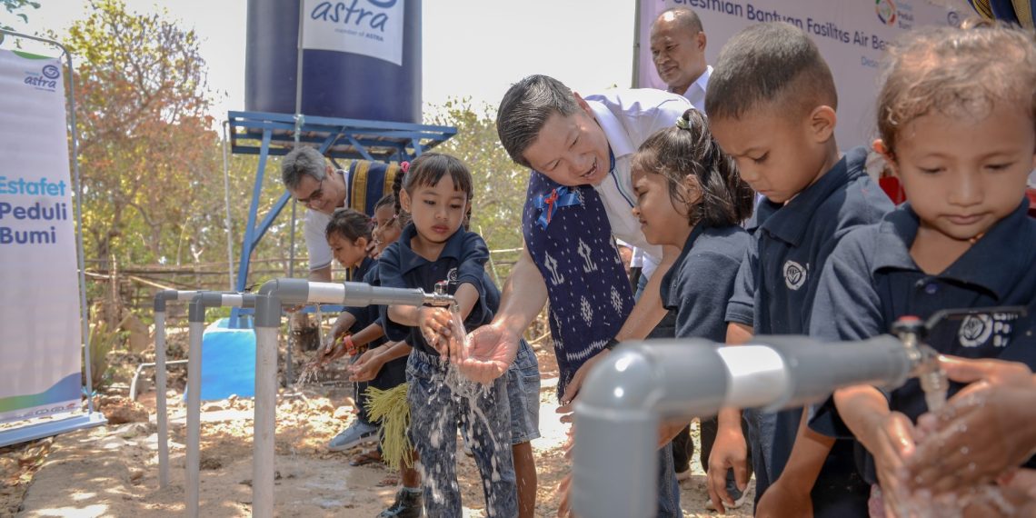 Akses air bersih di Sumba Barat Daya adalah sebagian kecil yang Asuransi Astra lakukan untuk mencegah stunting di area tersebut.