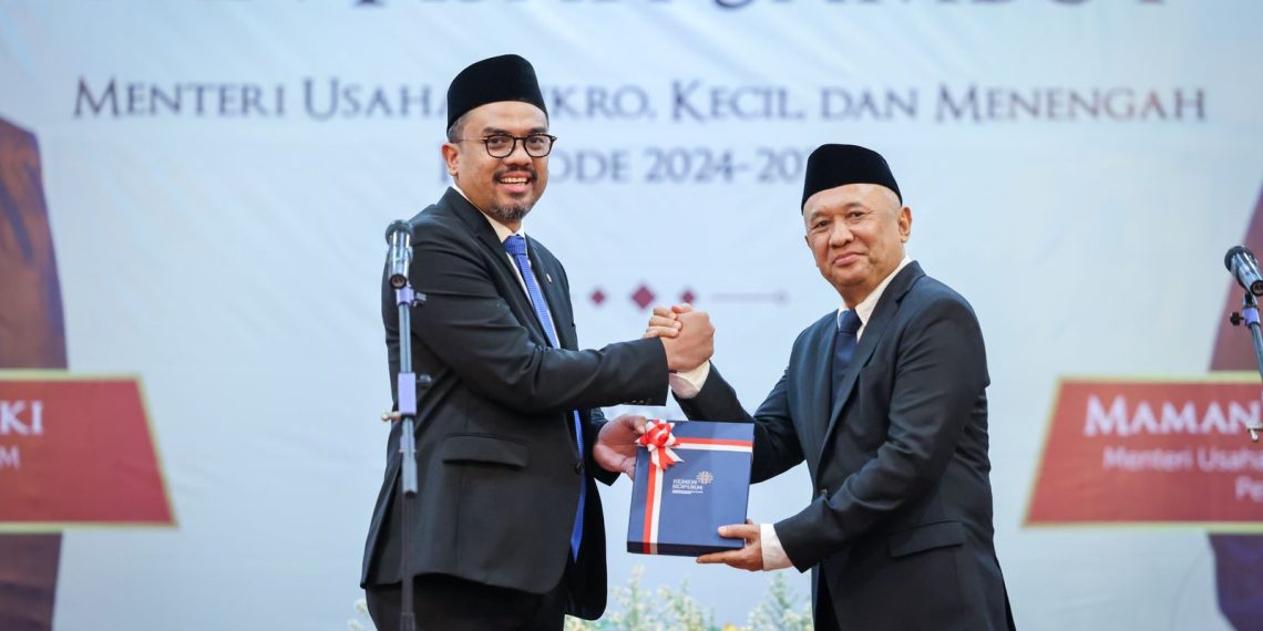 Menteri Usaha Mikro Kecil dan Menengah (UMKM) periode 2024-2029 Maman Abdurrahman melakukan serah terima jabatan dan pisah sambut dengan Menteri Koperasi dan UKM (MenKopUKM) periode 2019-2024 Teten Masduki