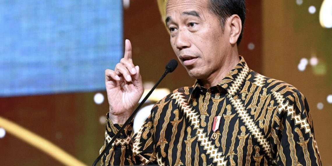 PresideJoko Widodo (Jokowi) dalam sambutannya pada Malam Puncak HUT ke-79 Pertambangan dan Energi di Grand Ballroom Hotel Kempinski, Jakarta, Kamis (10/10/2024). (Foto: BPMI Setpres)