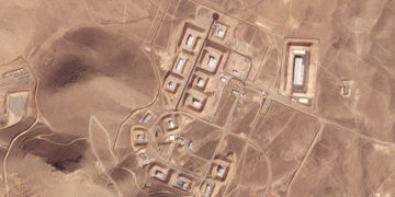 Foto satelit dari Planet Labs PBC ini menunjukkan bangunan yang rusak di pangkalan militer Khojir Iran di luar Teheran, Iran, Sabtu, 26 Oktober 2024. (Planet Labs PBC via AP)