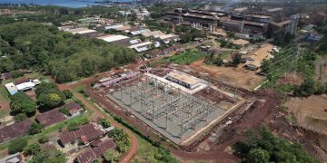 Tampilan udara Gardu Induk dan Jaringan Transmisi PLN bertegangan 150 kilovolt (kV) yang menyalurkan pasokan listrik sebesar 150 MVA ke smelter Antam di Kolaka, Sulawesi Tenggara.