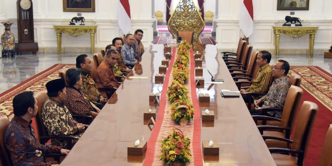 Presiden Joko Widodo (Jokowi) menggelar silaturahmi dengan Pimpinan MPR RI masa bakti 2024-2029 di Istana Merdeka Jakarta, Senin (14/11/2024). (Foto: Humas Setkab)