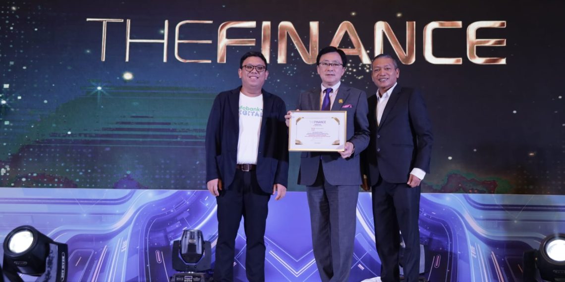 Kinerja Ciamik! Hino Finance Boyong Penghargaan Top Perusahaan Pembiayaan 2024