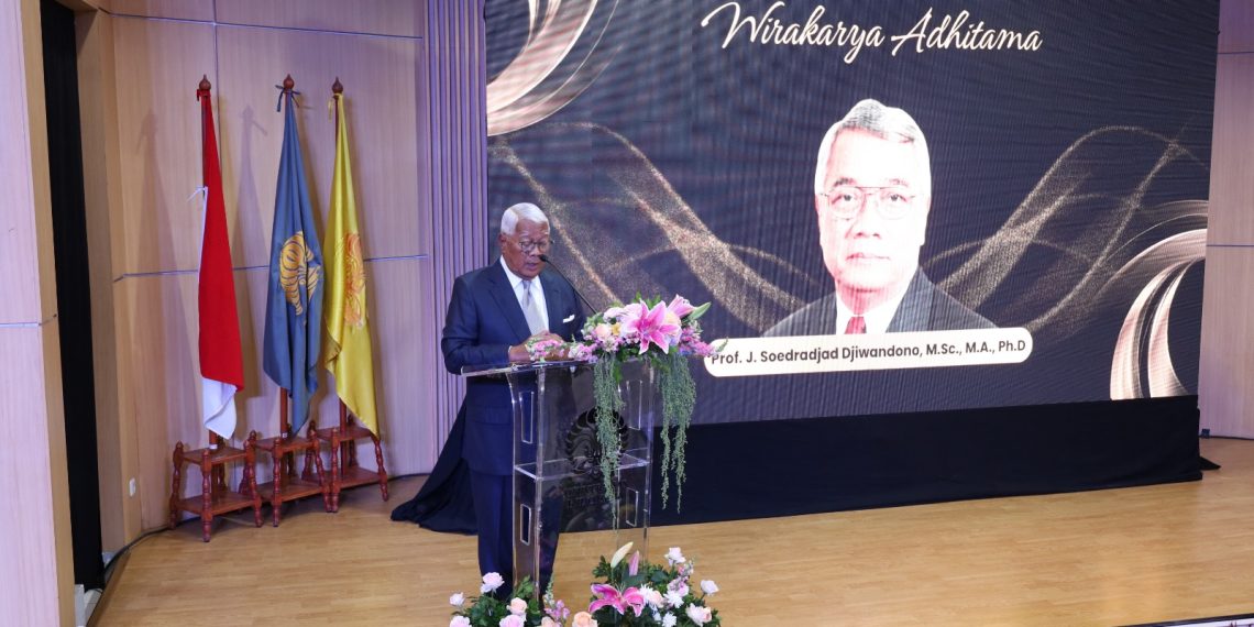 Prof Soedradjad Djiwandono, Patriot dan Begawan Ekonomi yang Aktif Menulis