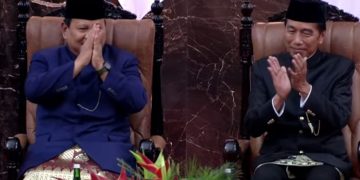 Prabowo bertukar kursi dan ucapkan terima kasih ke Jokowi