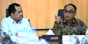 Menteri Koperasi Budi Arie Setiadi dan Menteri Transmigrasi Iftitah Sulaiman Suryanegara