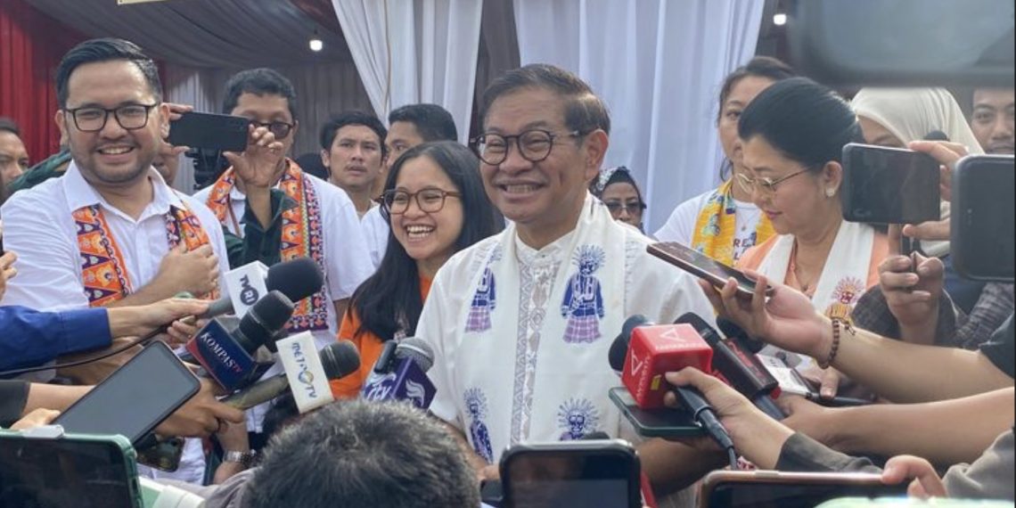 Calon gubernur DKI Jakarta nomor urut 3, Pramono Anung menggunakan hak suaranya di Pilkada 2024