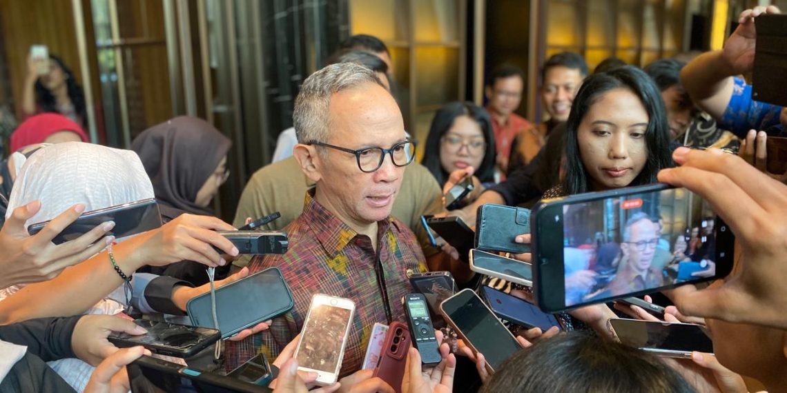 Ketua Dewan Komisioner Otoritas Jasa Keuangan (OJK) Mahendra Siregar