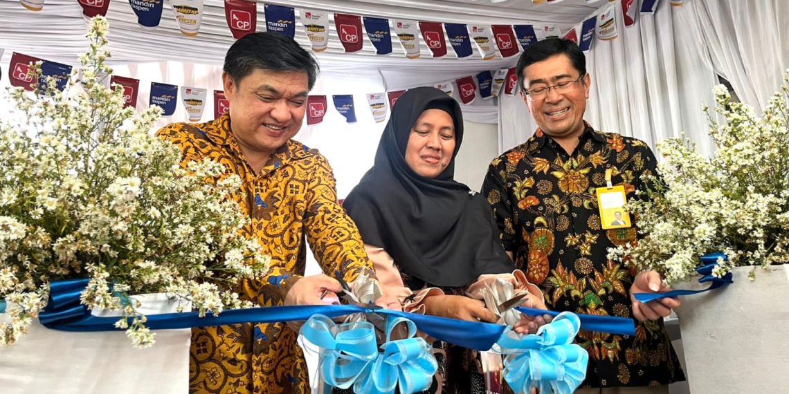 Bank Mandiri Taspen bekerja sama dengan PT Charoen Phokpand Indonesia (Fiesta) meluncurkan program usaha "Toko Frozen Mantap".