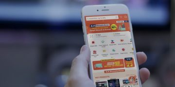 Ilustrasi belanja online e-commerce Shopee