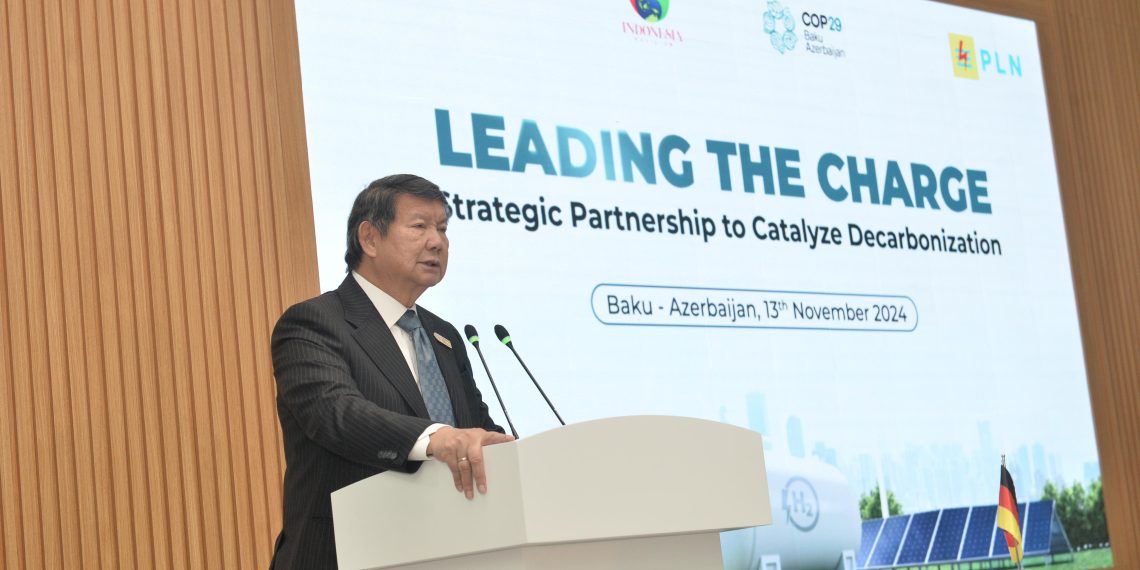 Utusan Khusus Presiden Republik Indonesia dalam COP29, Hashim Djojohadikusumo memberikan keynote speech saat acara penandatanganan Memorandum of Understanding antara PLN dengan KfW di sela rangkaian COP29 di Baku, Azerbaijan pada Rabu, (13/11).