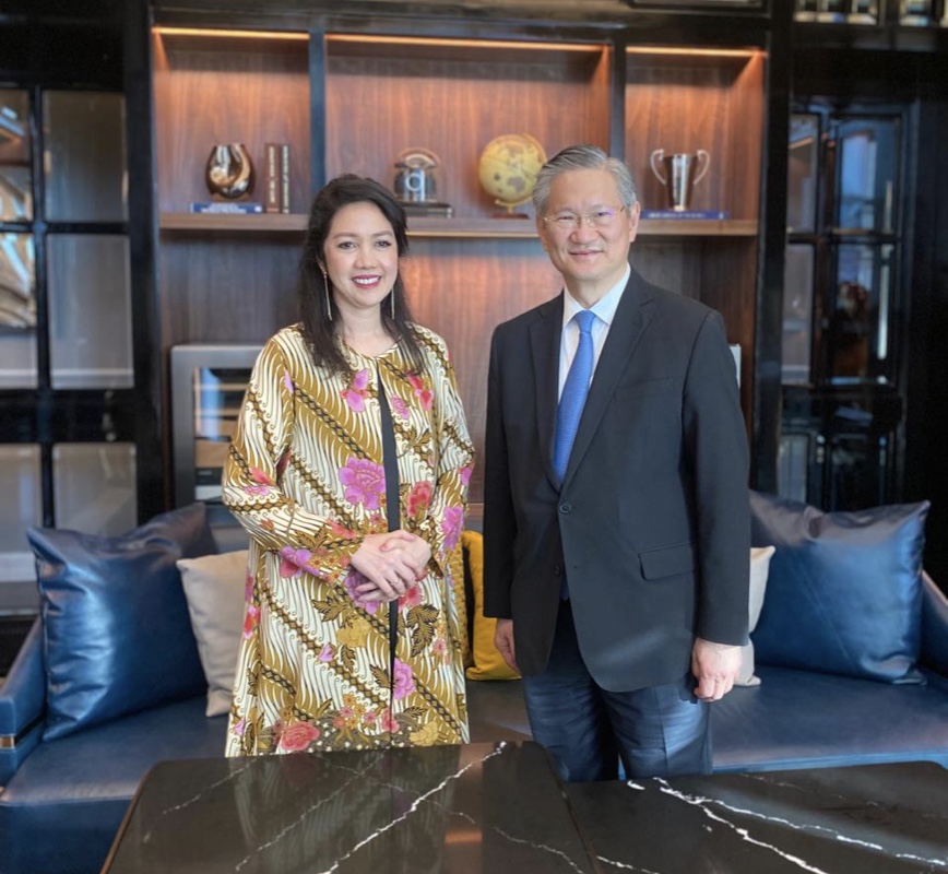 Presiden Director Permata Bank Meliza Musa Rusli dan Presiden of Bangkok Bank Chartsiri Sophonpanich