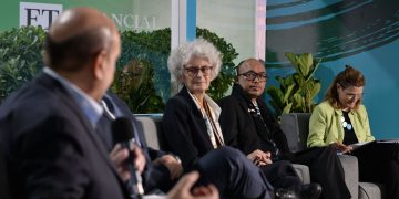 Suasana diskusi panel dengan tema “Empowering Utilities for The Energy Transition” di World Bank Pavillion, COP29, Baku, Azerbaijan pada Jumat (15/11).