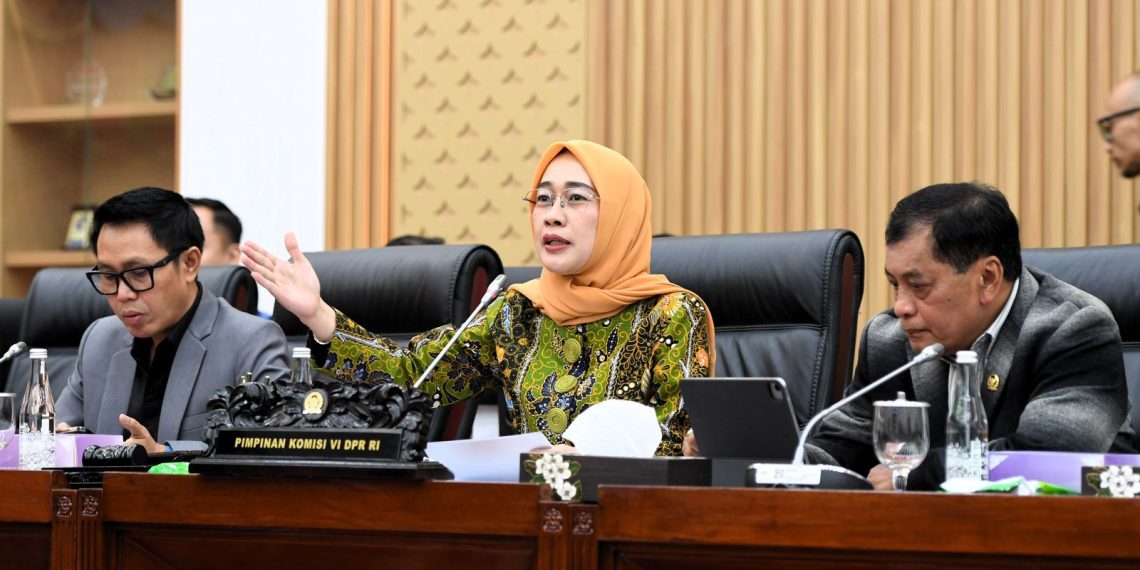 DPR merespon positif pemecahan dua kementerian yakni menjadi Kementerian Koperasi dan Kementerian UKM