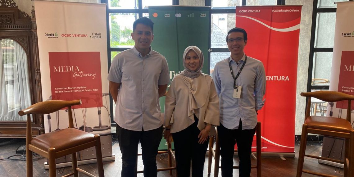 Ketiga narasumber dalam dalam acara Consumer Market Update, Senin, 18 November.