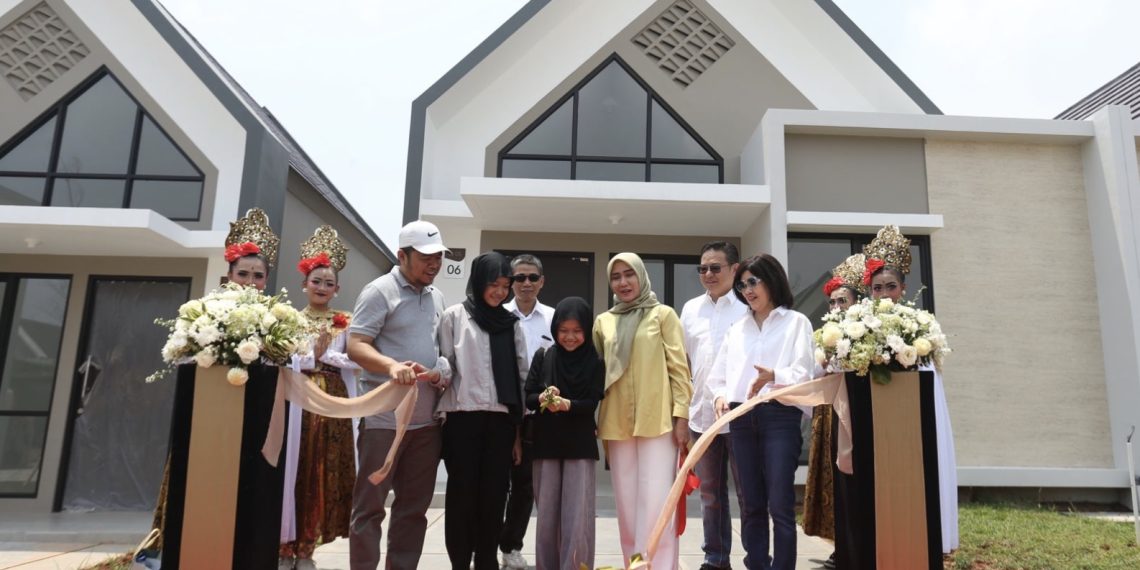 Serah terima unit hunian premium di kluster Damar