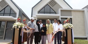 Serah terima unit hunian premium di kluster Damar
