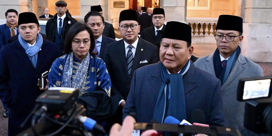 Presiden Prabowo Subianto memberikan keterangan kepada awak media, usai menghadiri CEO Roundtable Forum, London, pada Kamis 21 November 2024. (Foto: BPMI Setpres)