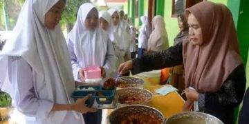 Ilustrasi Makan Siang Gratis