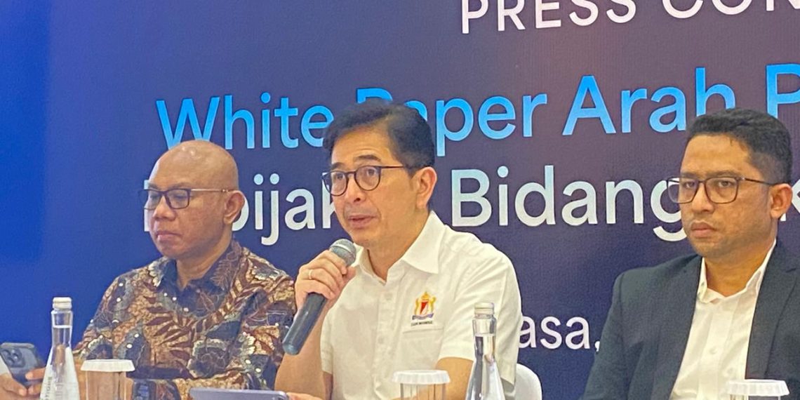 Ketua Kadin Paper White