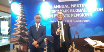 OJK Mahendra Siregar dan Ogi Prastomiyono