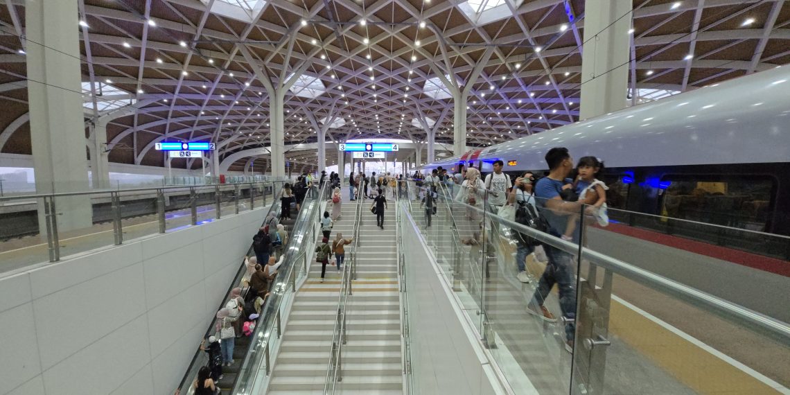 Operasional Kereta Cepat Whoosh Kembali Normal