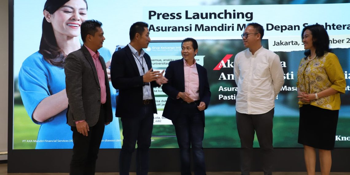 Presiden Direktur AXA Mandiri, Handojo G. Kusuma dan Direktur AXA Mandiri, Rudi Nugraha