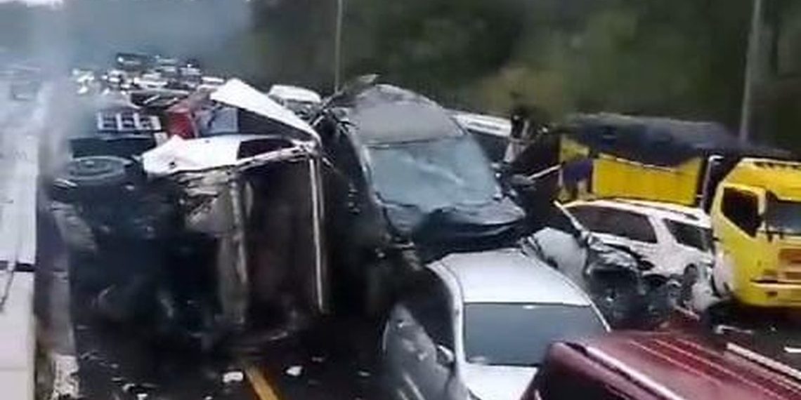 kecelakaan-beruntun-di-tol-cipularang-6_169