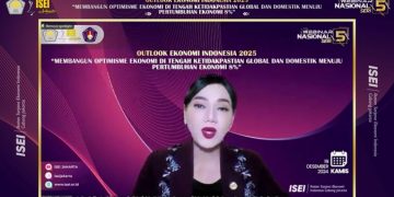 Wakil Ketua ISEI Cabang Jakarta sekaligus Anggota Dewan Komisioner Otoritas Jasa Keuangan (OJK) Friderica Widyasari Dewi