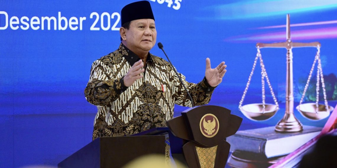 Presiden Prabowo Subianto menghadiri dan memberikan Pengarahan pada Musyawarah Perencanaan Pembangunan Nasional (Musrenbangnas) RPJMN 2025-2029 di Ruang Rapat Djunaedi Hadisumarto, Kantor Kementerian Perencanaan Pembangunan Nasional/Bappenas, Senin (30/12/2024). (Foto: BPMI Setpres)