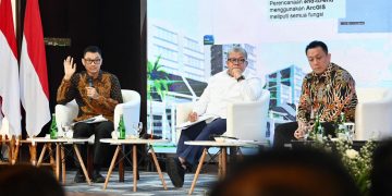 Direktur Utama PLN Darmawan Prasodjo (kiri) menegaskan kesiapan PLN mendukung pemerintah menyediakan perumahan layak dengan suplai listrik yang andal dan terjangkau masyarakat bawah