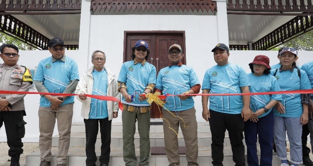 General Manager PHE ONWJ, Muzwir Wiratama bersama Direktur Perencanaan Kawasan Konservasi pada Dirjen KSDA Kementerian Lingkungan Hidup, Anwar Munawir meresmikan Rumah Penyu di Pulau Rambut, Kepulauan Seribu.