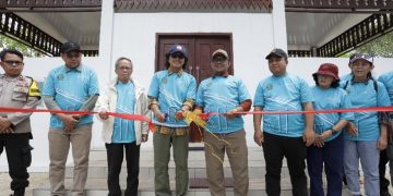 General Manager PHE ONWJ, Muzwir Wiratama bersama Direktur Perencanaan Kawasan Konservasi pada Dirjen KSDA Kementerian Lingkungan Hidup, Anwar Munawir meresmikan Rumah Penyu di Pulau Rambut, Kepulauan Seribu.