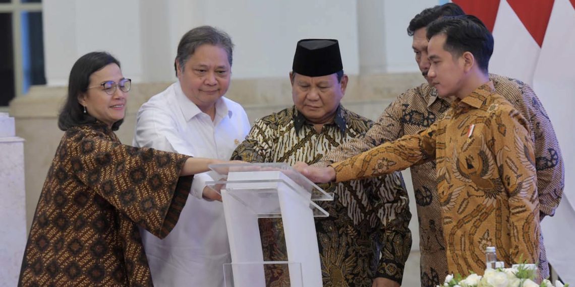 Presiden Prabowo Subianto didampingi Wakil Presiden Gibran Rakabuming Raka serta para Menteri Kabinet Merah Putih pada Peluncuran Katalog Elektronik Versi 6.0, di Istana Negara, Jakarta, Selasa (10/12/2024). (Foto: setkab)