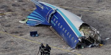 Pesawat Embraer 190 milik Azerbaijan Airlines jatuh sekitar 3 kilometer dari kota Aktau di pesisir Laut Kaspia, Kazakhstan.