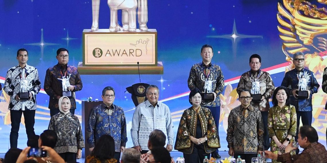 BSI Raih Dua BI Award 2024 sebagai Bank Syariah Pendukung Pengendalian Moneter Terbaik dan Peserta Sistem BI RTGS & BI SSSS Terbaik