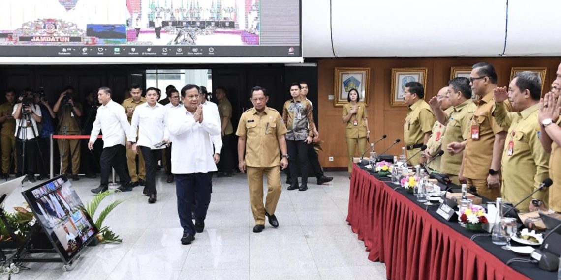 Presiden Prabowo Subianto menghadiri Rapat Koordinasi Pengendalian Inflasi Tahun 2024 di Sasana Bhakti Praja, Kementerian Dalam Negeri, Jakarta, Senin (09/12/2024). (Foto: BPMI Setpres)