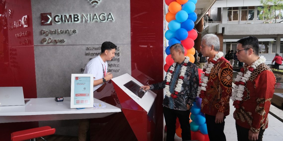 Peresmian Digital Lounge @Campus di Universitas Katolik Parahyangan (UNPAR), Bandung, Rabu (4/12/2024).