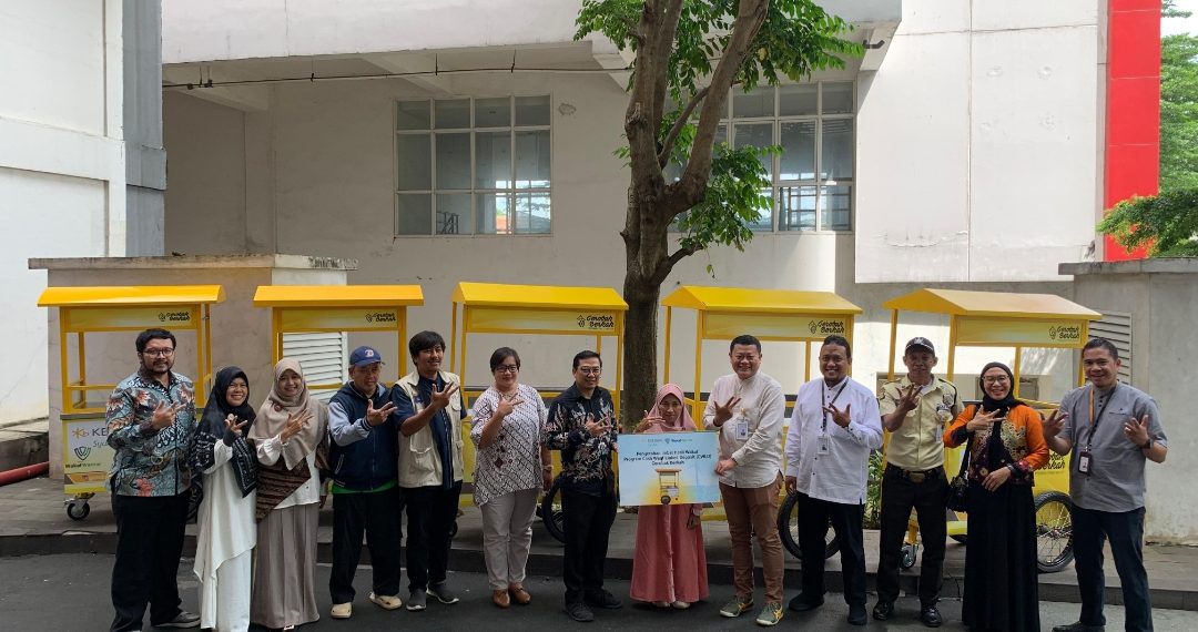 KBBS Salurkan 5 Gerobak untuk Dukung UMKM Melalui Wakaf Produktif