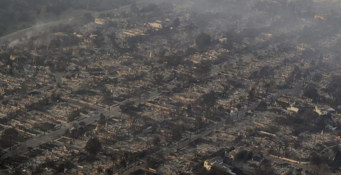 Foto kebakaran hutan di Los Angeles, Amerika Serikat (foto:istimewa)