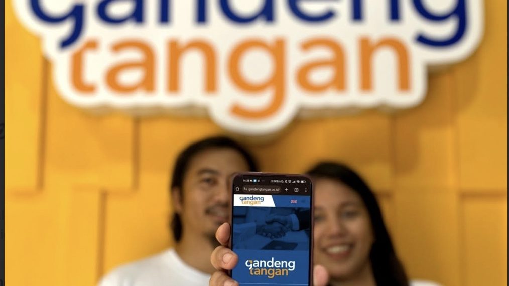 Ilustrasi P2P Lending GandengTangan