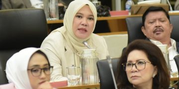 Anggota Komisi IV DPR RI, Kartika Sandra Desi, saat mengikuti Rapat Kerja Komisi IV DPR RI bersama KKP di Gedung Nusantara DPR RI, Senayan, Jakarta, Kamis (23/1/2025). foto : dpr