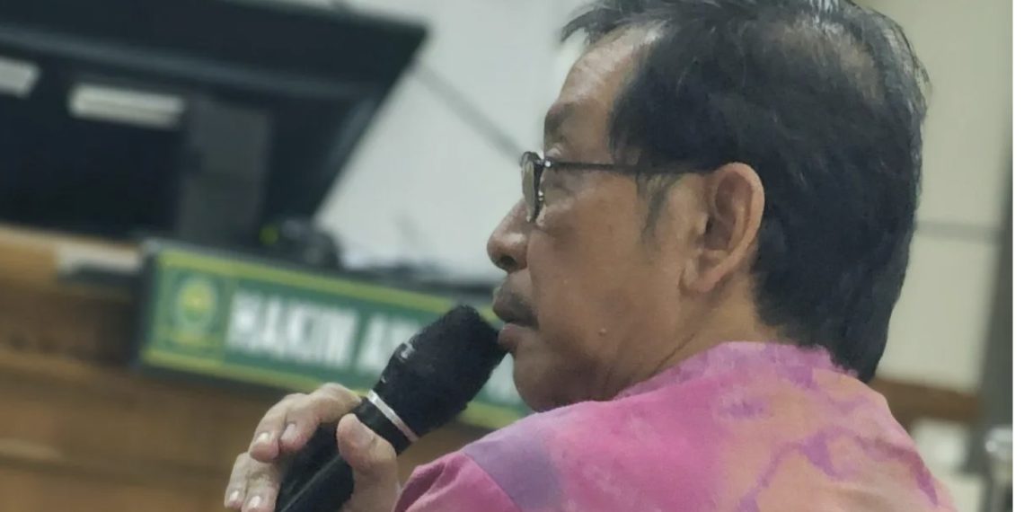 Mantan Direktur Sarana Transportasi Jalan Kemenhub Danto Restyawan saat menjadi saksi pada sidang korupsi DJKA di Pengadilan Tipikor Semarang, Senin (13/1/2025). (foto: Antara)