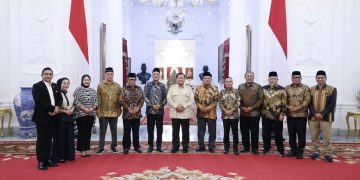 Pimpinan dan Anggota Komisi VIII DPR RI saat bertemu dengan Presiden Prabowo Subianto dalam rangka Persiapan Pelaksanaan Tim Pengawas Haji DPR RI Tahun 1446 H/ 2025 M