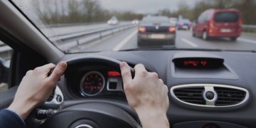 Ilustrasi jaga jarak aman berkendara (foto: istimewa)