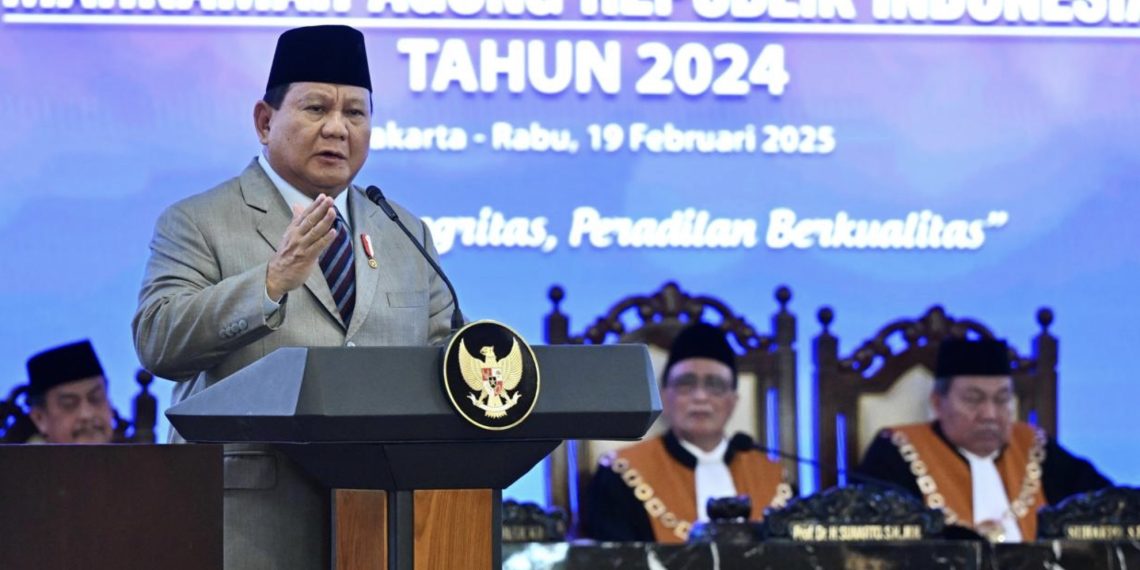 Presiden Prabowo Subianto menghadiri Sidang Istimewa Laporan Tahunan Mahkamah Agung Republik Indonesia Tahun 2024 yang digelar di Gedung Mahkamah Agung, Jakarta, pada Rabu (19/02/2025). (Foto: BPMI Setpres) Read more: https://setkab.go.id/presiden-prabowo-apresiasi-peran-hakim-dalam-penegakan-hukum-di-indonesia/