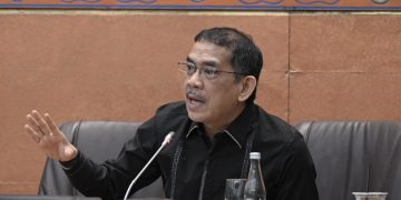 Anggota Komisi VI DPR RI Asep Wahyuwijaya, saat Rapat Kerja Komisi VI DPR RI bersama Menteri BUMN Erick Thohir, Menteri Perdagangan Budi Santoso, serta perwakilan BPKN dan KPPU di Gedung Nusantara I, DPR RI, Senayan, Jakarta, Kamis (13/2/2025).