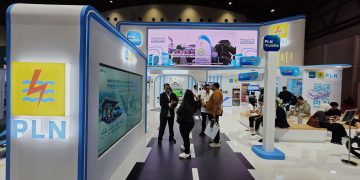 Suasana booth PLN pada IIMS 2025 di JIEXPO, Jakarta.