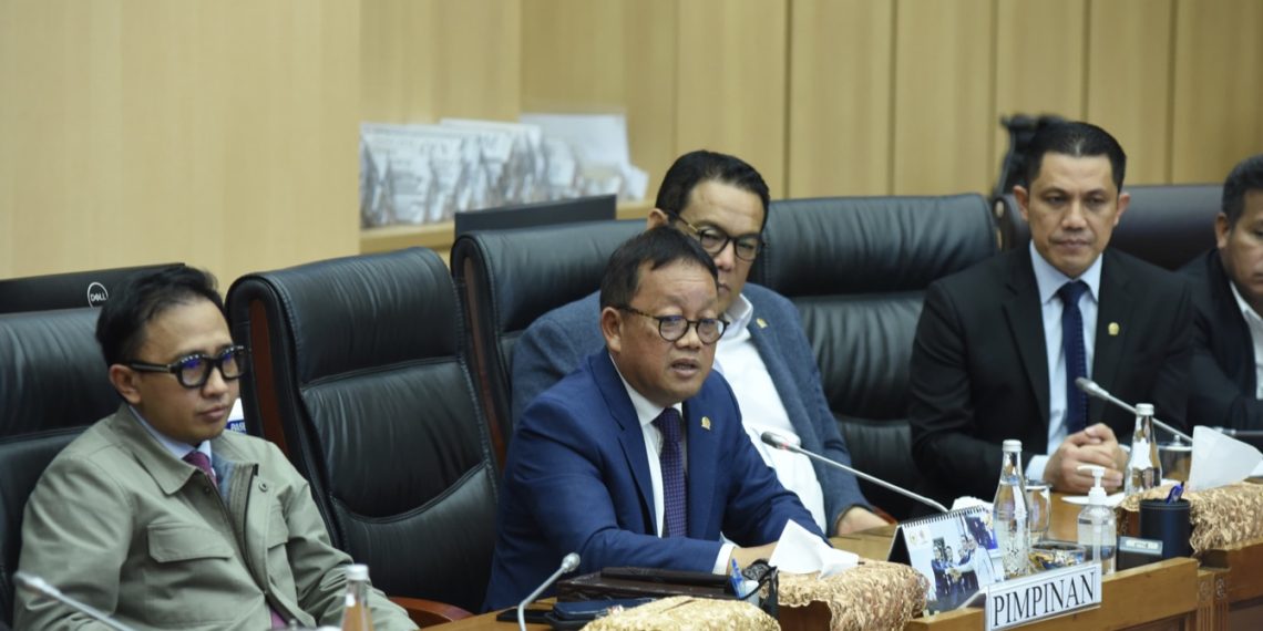Wakil Ketua Komisi XII DPR RI Sugeng Suparwoto, saat konferensi pers yang digelar di Ruang Rapat Komisi XII, Gedung Nusantara DPR RI, Senayan (foto:DPR)